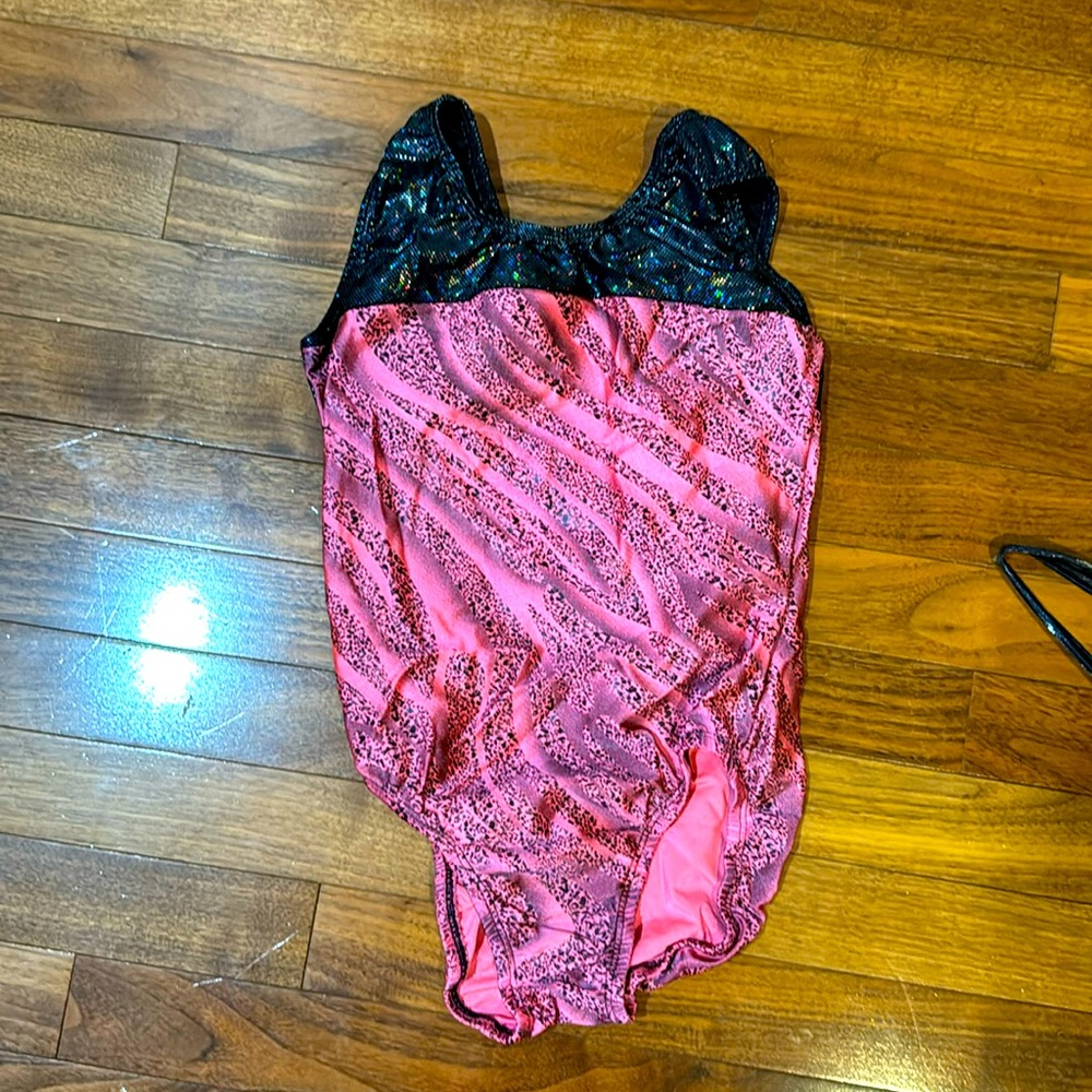 Short sleeve pink Leo in pink